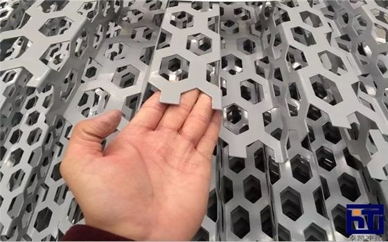Griglia di facciata per edifici Griglia di schermo decorativa Griglia di filo di 1,2 mm-4,0 mm di diametro