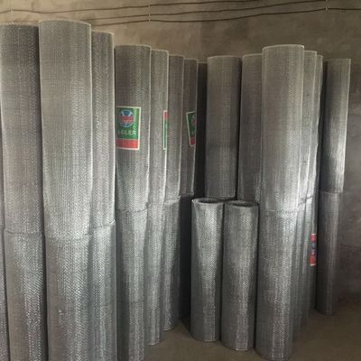 Schermo a maglia di metallo tessuto ad alta resistenza alla trazione 0,6 mm 0,7 mm 0,8 mm 0,9 mm 1,0 mm 1,6 mm per applicazioni architettoniche